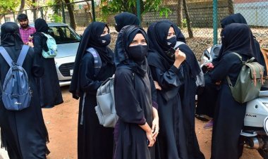 कर्नाटक में हिजाब बैन खत्म: नए आदेश में स्कूलों में कलावा, रुद्राक्ष और जनेऊ पहनने की भी अनुमति