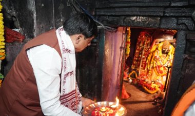 Mohan Yadav Bastar Visit : मां दंतेश्वरी के दर्शन कर सीएम मोहन यादव ने मांगा प्रदेशवासियों के सुख-समृद्धि का आशीर्वाद