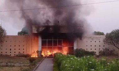 इंदौर के बेलमोर्ट पार्क ऑफिस में भीषण आग: पूरा सामान और दस्तावेज जलकर खाक, लाखों का नुकसान
