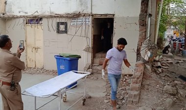 जिला अस्पताल के शौचालय में मिला अज्ञात बुजुर्ग का शव, क्षेत्र में फैली सनसनी