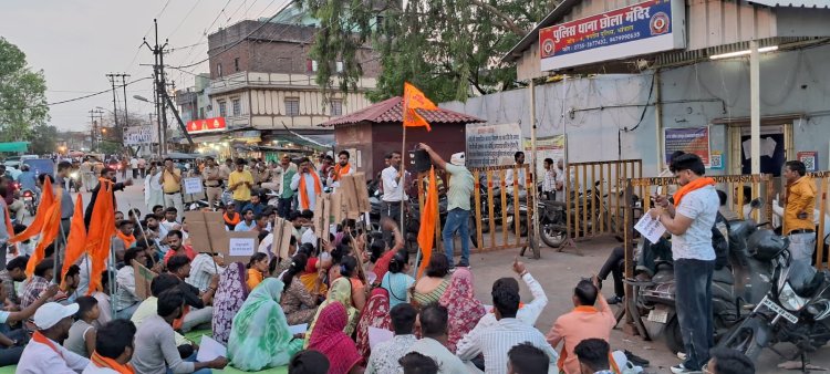 BHOPAL: पुलिस की सद्बुद्धि के लिए हनुमान चालीसा का पाठ,अभद्रता और अवैध वसूली के लगे आरोप