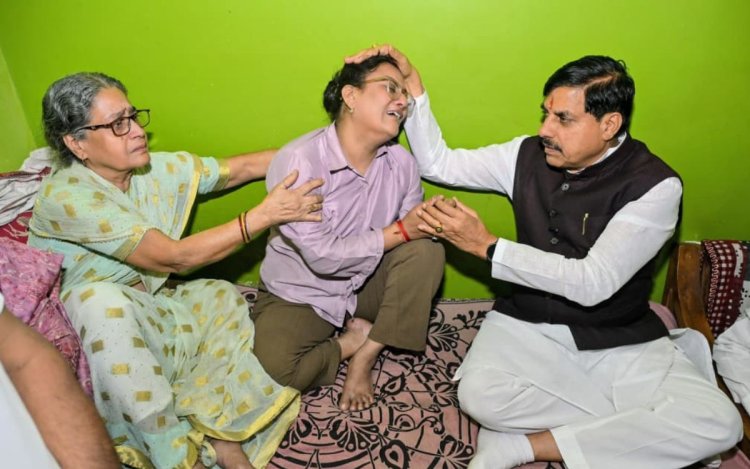 जबलपुर क्रूज हादसा: पीड़ित परिवार से CM डॉ. मोहन यादव ने की मुलाकात, जांच के दिए आदेश