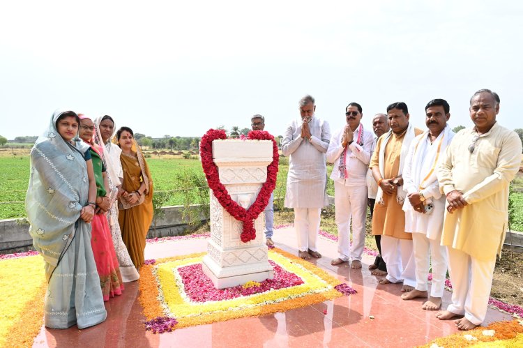 गोटेगांव में मंत्री प्रहलाद सिंह पटेल ने किया वृक्षारोपण, भतीजे मणिनागेंद्र सिंह पटेल को दी श्रद्धांजलि