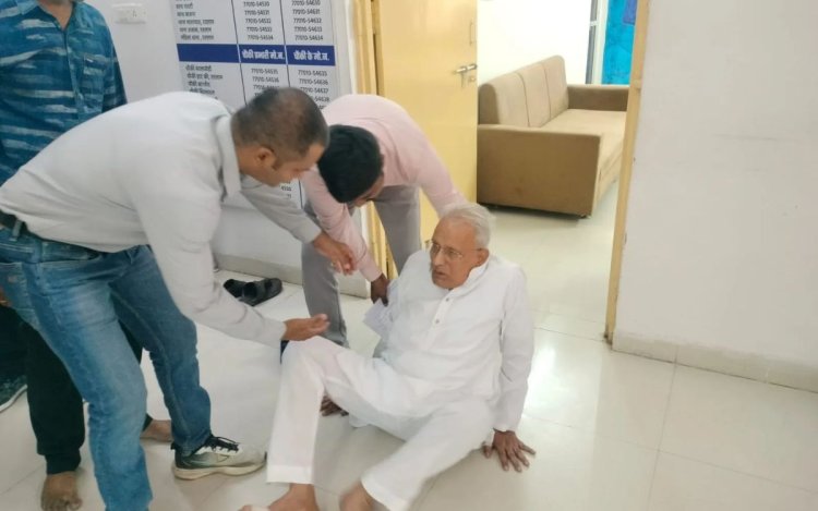अपनी ही सरकार में धरने पर बैठे पूर्व गृहमंत्री हिम्मत कोठारी