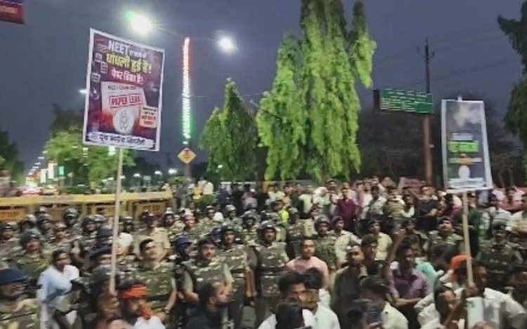 NEET घोटाले और सिंगरौली महोत्सव में भ्रष्टाचार के आरोपों को लेकर यूथ कांग्रेस का प्रदर्शन