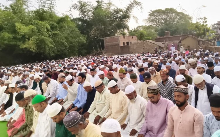 मऊगंज: कुर्बानी और भाईचारे के पर्व ईद-उल-अजहा पर ईदगाह सहित विभिन्न मस्जिदों में अदा की गई नमाज