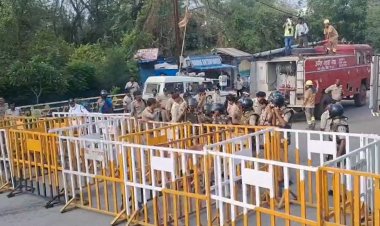 हॉस्टल में पानी की समस्या पर भड़के छात्र, NSUI-यूथ कांग्रेस ने सांसद निवास का किया घेराव