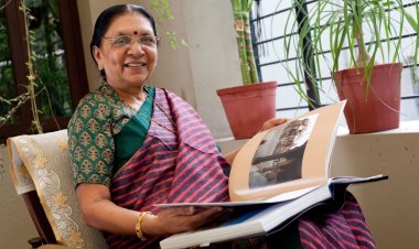 यूपी की राज्यपाल आनंदीबेन पटेल का लंबा कार्यकाल चर्चा में, यूनिफॉर्म आदेश के बाद फिर सुर्खियों में