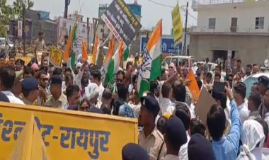 रायपुर में सुशासन तिहार के दौरान BJP-कांग्रेस में झड़प, ₹500 गैस सिलेंडर की मांग को लेकर प्रदर्शन
