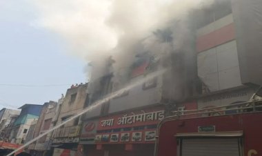 रायपुर: ऑटोमोबाइल शॉप में लगी भीषण आग, 15 फायर ब्रिगेड की गाड़ियां ने पाया काबू 