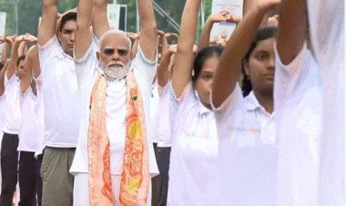 कोलकाता में मोदी बोले-70 की उम्र में 50 जैसा दिखें योग इसमें मददगार