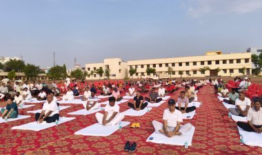मऊगंज में जिला स्तरीय योग शिविर का हुआ आयोजन,सैकड़ो ने किया अभ्यास