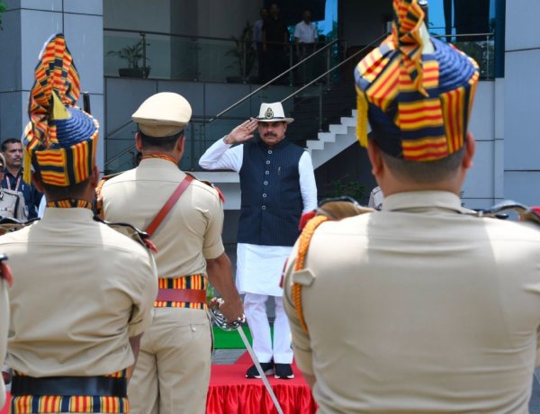 भोपाल पुलिस मुख्यालय में IG–ADG कॉन्फ्रेंस, CM डॉ. मोहन यादव को दिया गया गार्ड ऑफ ऑनर 