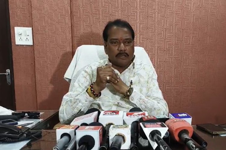 इंदौर में स्वच्छता सर्वेक्षण कार्यों पर सवाल, सेंट्रल डिवाइडर की घटिया पेंटिंग पकड़ी गई