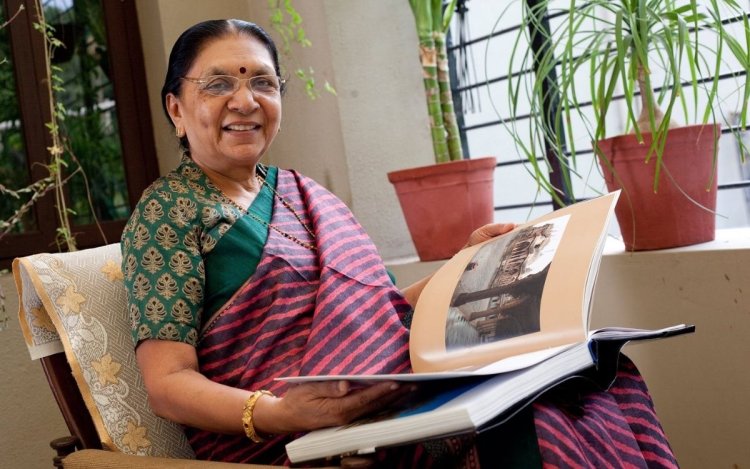 यूपी की राज्यपाल आनंदीबेन पटेल का लंबा कार्यकाल चर्चा में, यूनिफॉर्म आदेश के बाद फिर सुर्खियों में