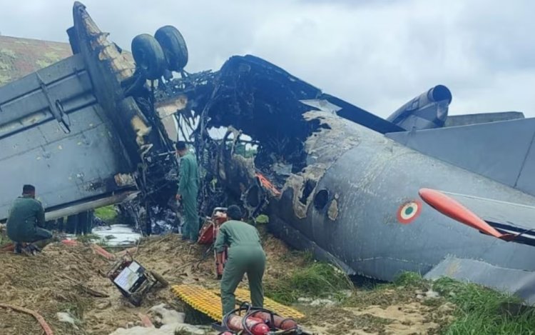 असम में IAF का AN-32 विमान क्रैश, लैंडिंग के दौरान लगी आग; दो हिस्सों में टूटा विमान