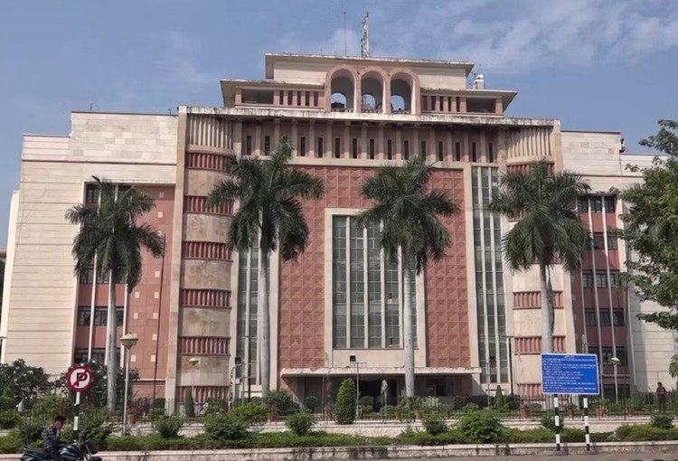 MP में 29 IAS अफसरों का ट्रांसफर, कर्मवीर शर्मा बने भोपाल के नए संभागायुक्त