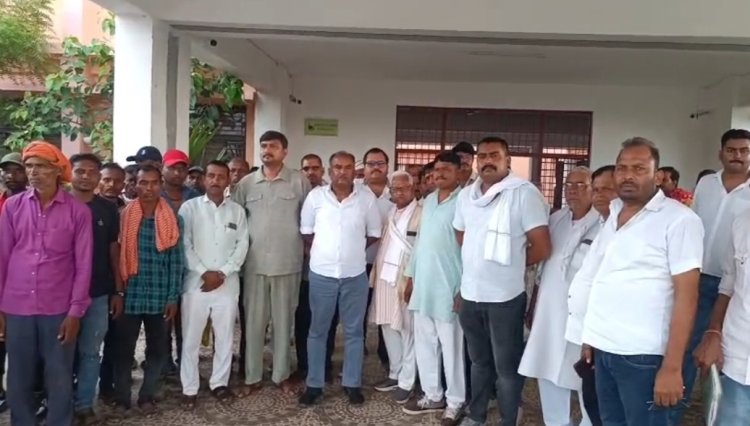 विभिन्न समस्याओं को लेकर मऊगंज में कांग्रेस का हल्लाबोल कलेक्ट्रेट का घेराव कर सौंपा ज्ञापन