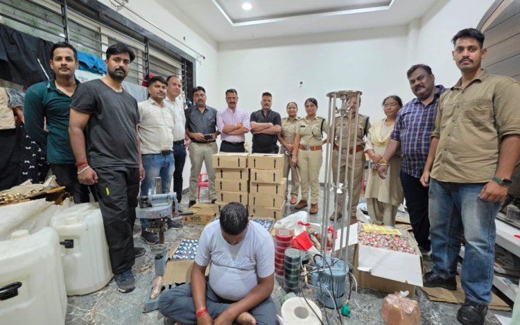 इंदौर के तुलसीनगर में अवैध शराब फैक्ट्री का भंडाफोड़, 144 बल्क लीटर देशी शराब जब्त