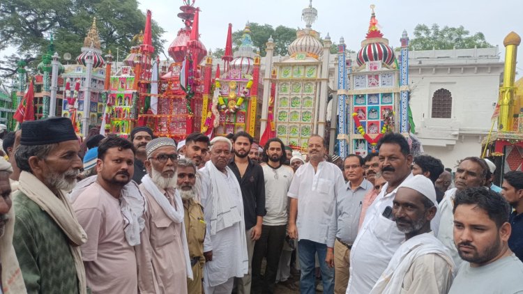 श्रद्धा और सौहार्द के साथ मनाया गया यौम-ए-आशूरा ताजिया जुलूस में उमड़ी श्रद्धालुओं की भीड़ 