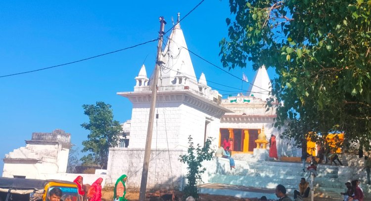 सिद्धेश्वर नाथ मंदिर में चोरी, 11- 11 किलो के दो घंटे ले उड़े चोर