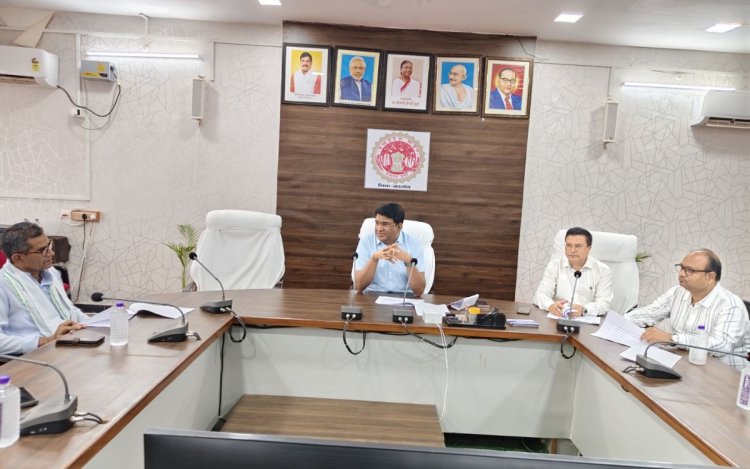 मऊगंज: जिला स्तरीय सतर्कता एवं मॉनिटरिंग समिति की बैठक, कलेक्टर बोले- अत्याचार पीड़ितों को समय पर मिले सहायता