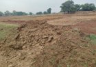 चालीस वर्ष पुराने मार्ग को जेसीबी से खोदा,स्कूली बच्चों सहित ग्रामीणों का आवागमन ठप