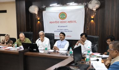 रीवा में दिशा समिति की बैठक, जर्जर स्कूल और किसान सम्मान निधि समेत कई योजनाओं की समीक्षा