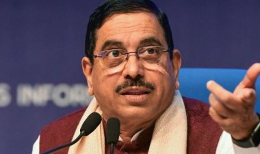 शिक्षा मंत्री धर्मेंद्र प्रधान का इस्तीफा, प्रह्लाद जोशी को दिया गया चार्ज