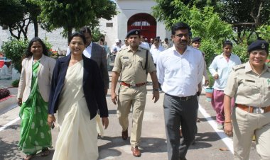 Satna सेंट्रल जेल का औचक निरीक्षण, कलेक्टर-एसपी ने खुद चखा कैदियों का भोजन