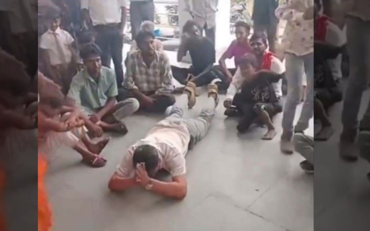 13 साल से सड़क का इंतजार, मांग पूरी न होने पर कलेक्ट्रेट में दंडवत लेटे सरपंच पति