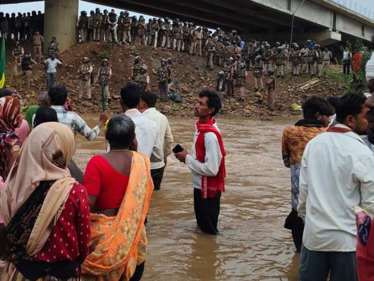 चिता आंदोलन पर तड़के पुलिस की कार्रवाई, अमित भटनागर समेत 300 आंदोलनकारी हिरासत में; 400 करोड़ के भ्रष्टाचार का खुलासा करने का था दावा