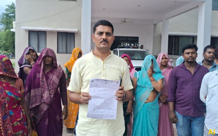 रीवा के खमरिया गांव में अवैध नशे के कारोबार से ग्रामीण परेशान, सरपंच महिलाओं के साथ पहुंचे एसपी कार्यालय