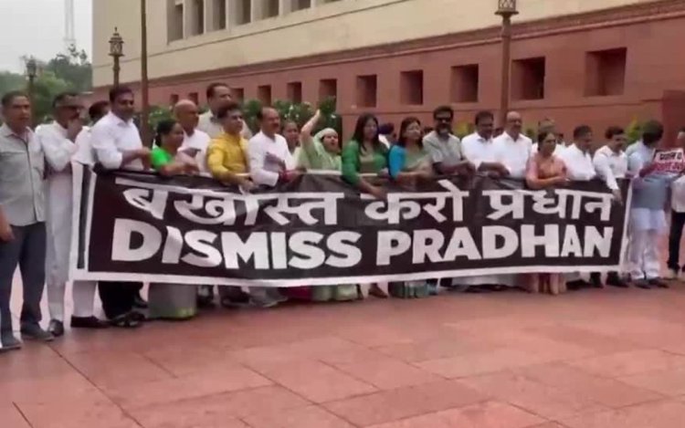 NEET पेपर लीक पर संसद में घमासान, विपक्ष ने PM Modi से सदन में मांगा जवाब