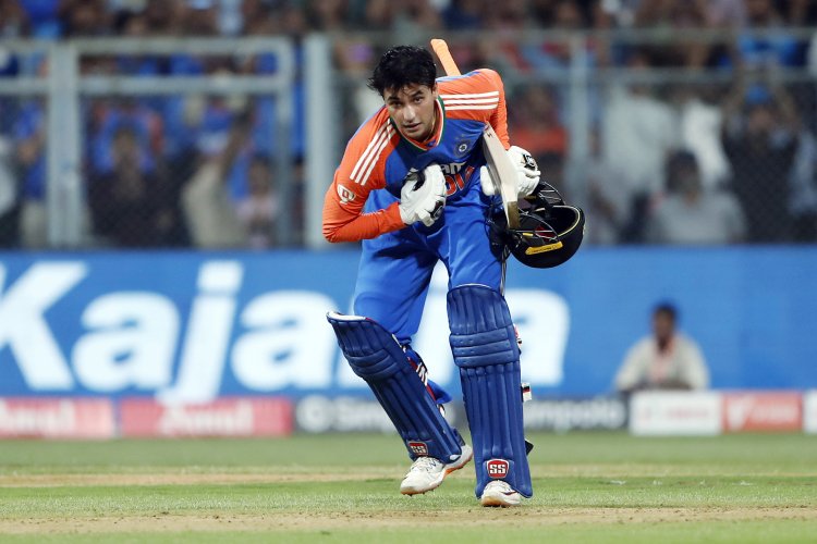 Abhishek Sharma ने गेंद से किया कमाल, क्या Gautam Gambhir देंगे नया रोल?