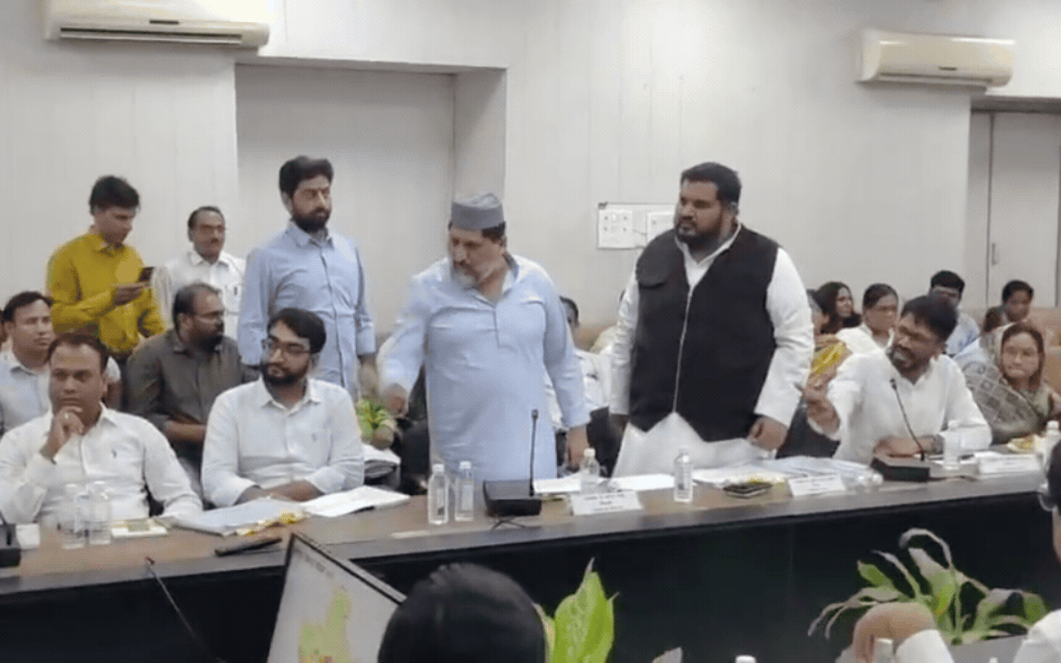 मास्टर प्लान पर दिशा बैठक में तू-तू मैं-मैं, कांग्रेस विधायकों ने किया वॉकआउट