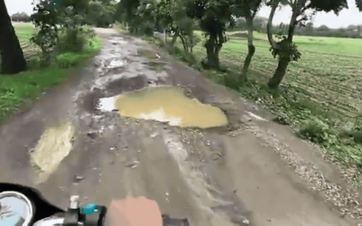 Shajapur: जर्जर सड़क से परेशान 12 गांव, कलेक्ट्रेट और विधायक कार्यालय का घेराव करेंगे ग्रामीण