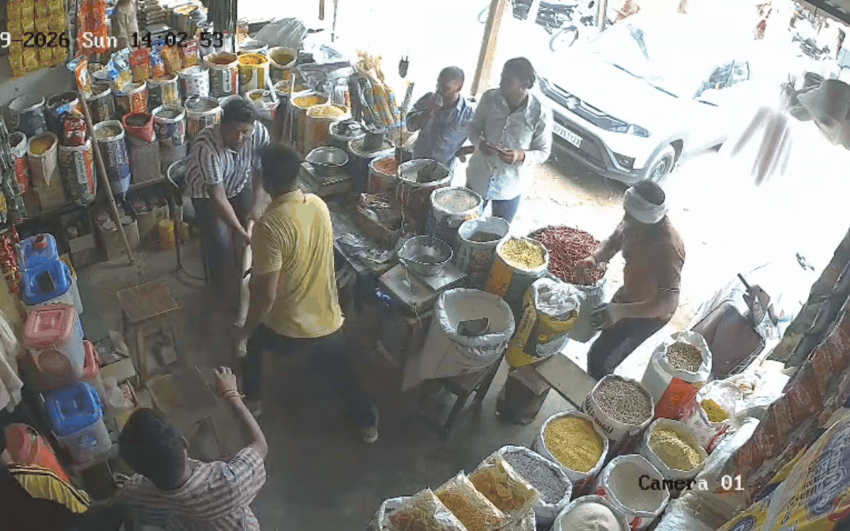 Morena में दुकान पर हमला, दुकानदार और पिता से मारपीट. CCTV जांच में जुटी पुलिस