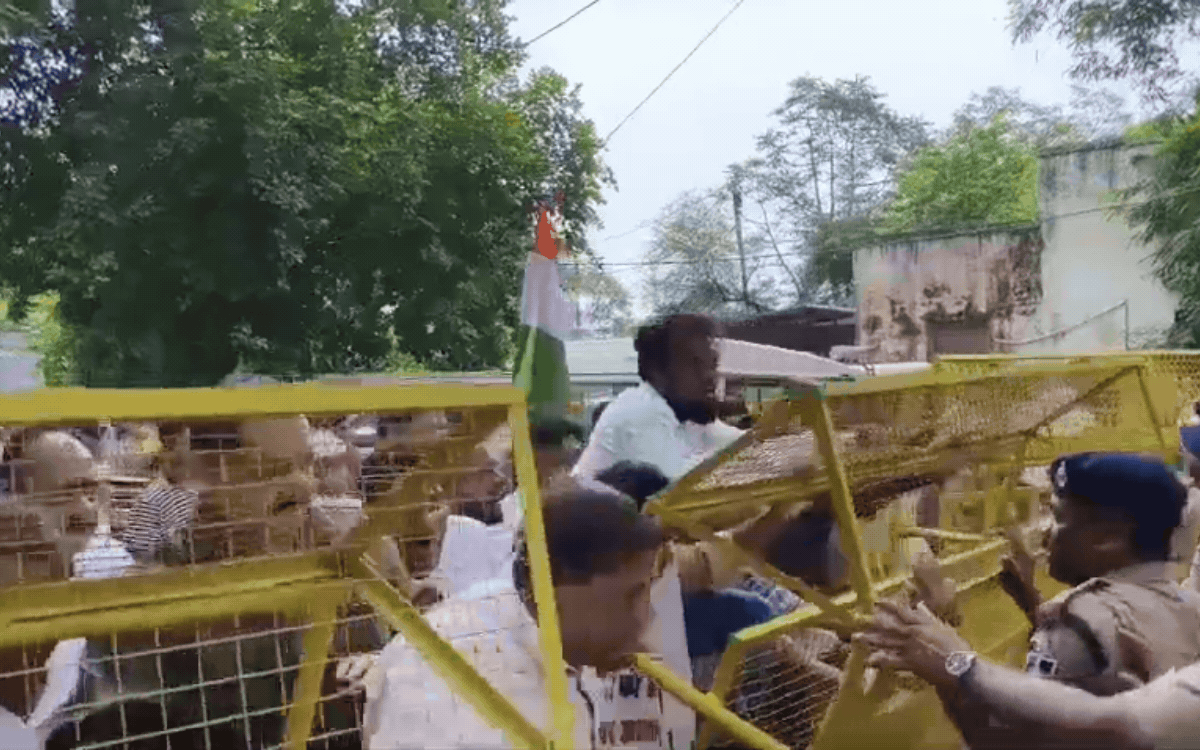 मैहर में कांग्रेस का प्रदर्शन, बैरिकेड पार कर SDM कार्यालय पहुंचा प्रतिनिधिमंडल, सौंपा ज्ञापन