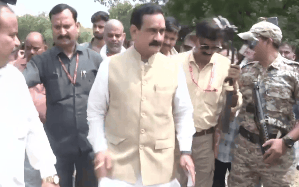 Datia By-election 2026:  डॉ. नरोत्तम मिश्रा ने डाला वोट, अब तक 16.33 प्रतिशत मतदान