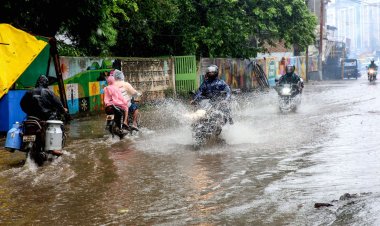 MP-Rajasthan में बारिश का कहर, Bhopal में स्कूल बंद; UP में Ganga का पानी हाईवे तक पहुंचा