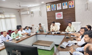 मऊगंज में समय-सीमा बैठक, कलेक्टर ने लंबित शिकायतों पर दिए निर्देश