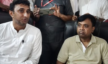 कलेक्टर नरेंद्र सूर्यवंशी के आश्वासन के बाद विधायक युवराज दिव्यराज सिंह ने समाप्त किया अनशन