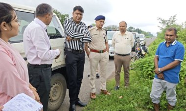 मऊगंज : कलेक्टर-एसपी ने नईगढ़ी में किया निरीक्षण, खराब सड़क की मरम्मत और जल निकासी व्यवस्था के दिए निर्देश