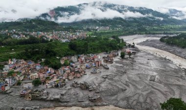 नेपाल में बाढ़ से अब तक 750 मौतें, हाइड्रोपावर प्रोजेक्ट्स की सुरंगों में 898 कर्मचारी फंसे