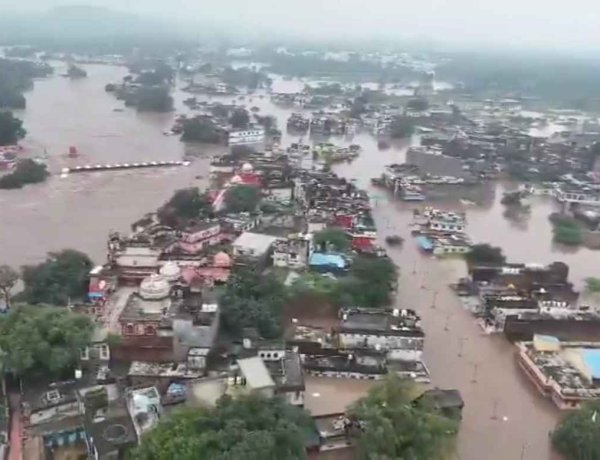 MP में बाढ़ जैसे हालात, चित्रकूट में 30 फीट उफनी मंदाकिनी; एयरफोर्स ने 700 लोगों को किया रेस्क्यू , CM लेंगे राहत शिविरों का जायजा