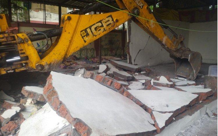 Indore में Premashray वृद्ध आश्रम का भवन खाली, प्रशासन ने सामान हटाकर Municipal Corporation को सौंपा
