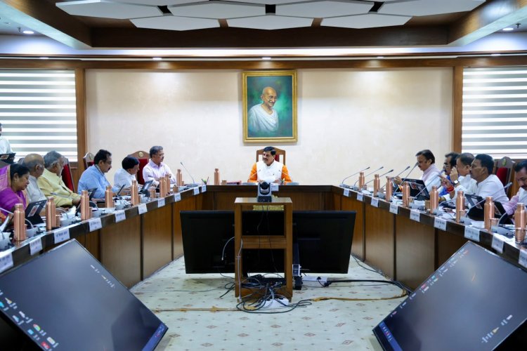 MP कैबिनेट के बड़े फैसले: 10 हजार शिक्षकों की होगी भर्ती, 6846 शिक्षकों का वेतन बढ़ेगा; किसानों के लिए 'कवच योजना' को मंजूरी