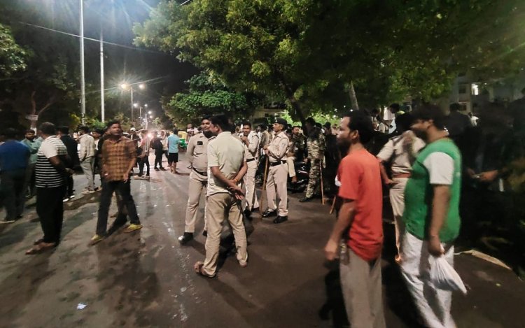 Gwalior में कांवड़ियों पर लाठी-डंडे, सरिये और हथौड़ों से हमला, Bahodapur में थाने के बाहर 3 घंटे चक्काजाम