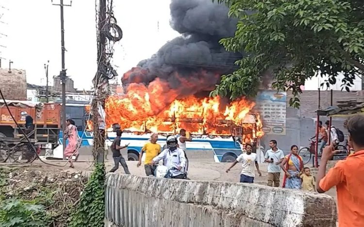 Bihar के Patna में सड़क हादसे के बाद हिंसा, युवक की मौत पर भीड़ ने 10 गाड़ियां फूंकीं